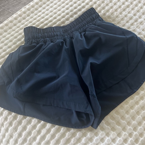 Hotty Hot High-Rise Lined Short 2.5" - Picture 2 of 8